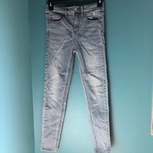Light wash skinny jeans